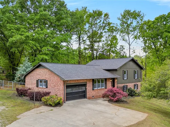 210 Edgewood Cir, Woodruff, SC 29388