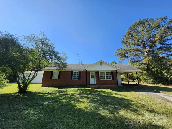 2448 Cambridge Dr, Lancaster, SC 29720