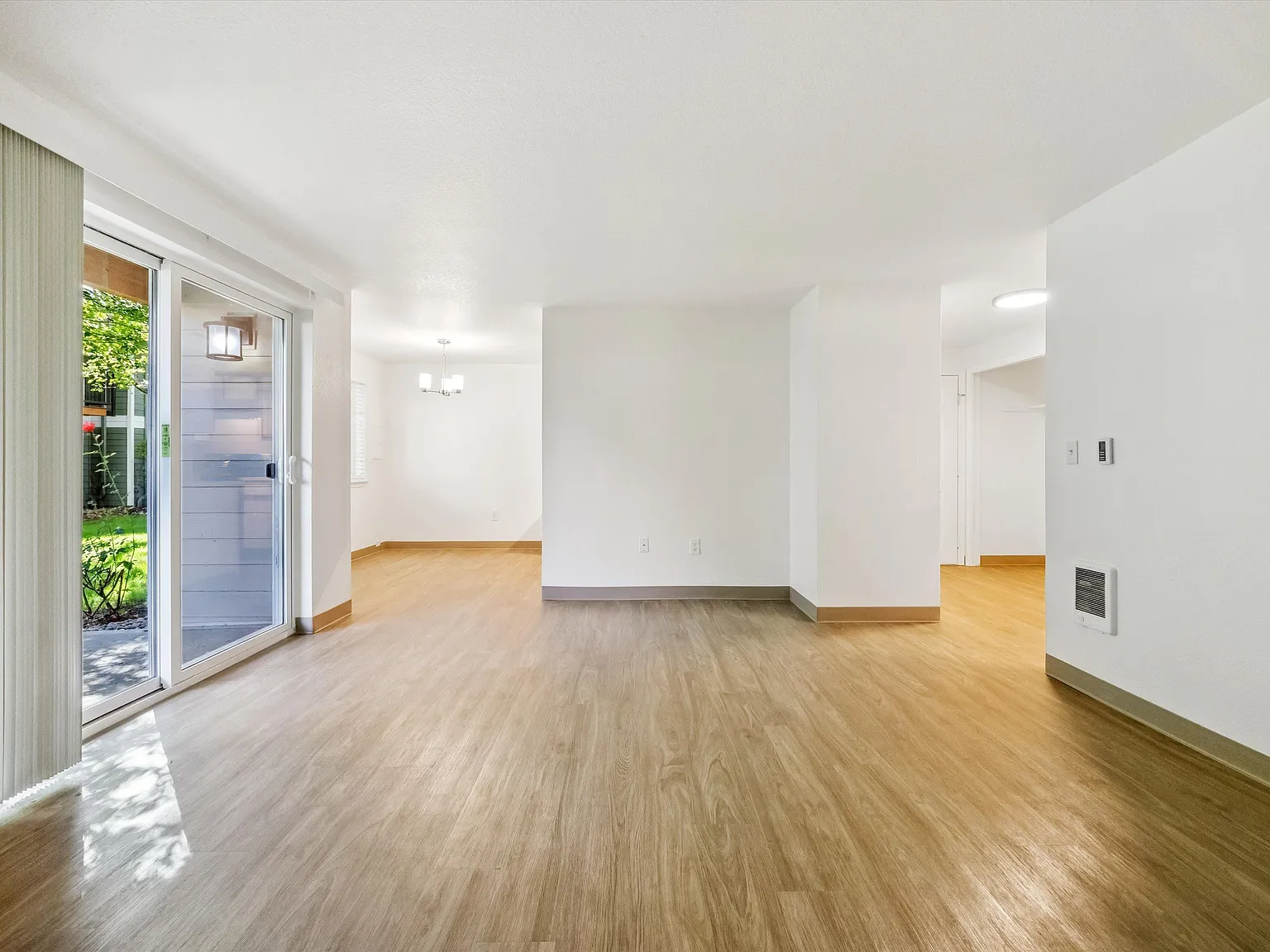 Crestbrook Apartments — Photo 4