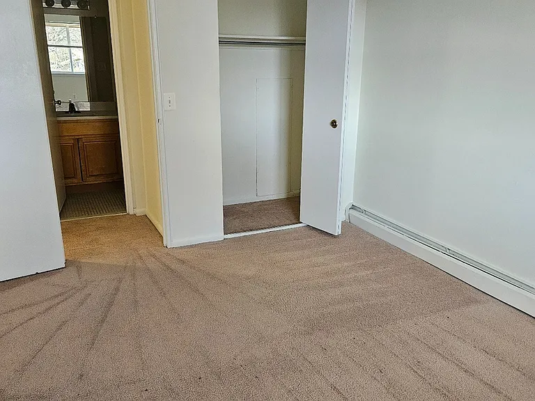 Lake Club Apartments — Photo 36