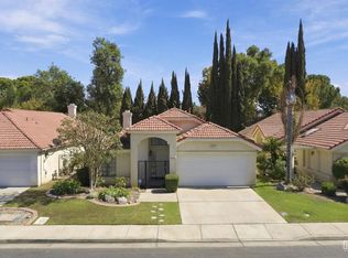 8221 Sheffield Ln, Bakersfield, CA 93311