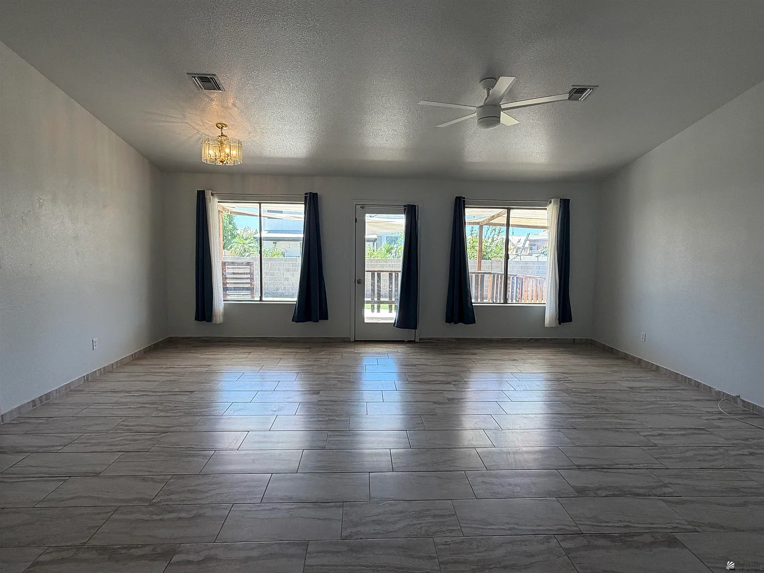 4 bed, 2.0 bath, 2248 sqft, $2,200 — Photo 3