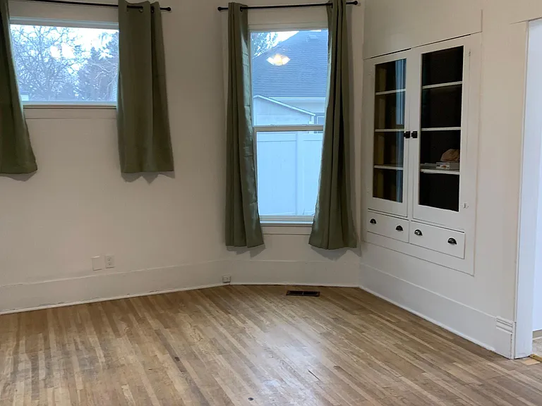 722 7th Ave — Photo 9