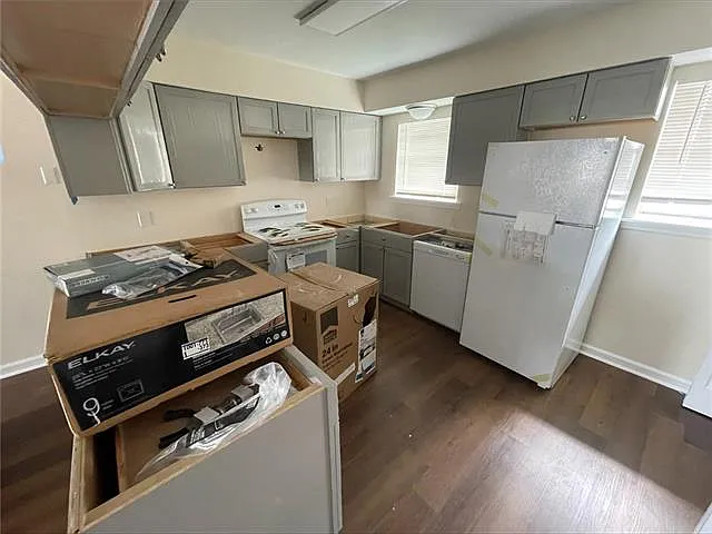 2 bed, 1.0 bath, 1200 sqft, $1,050 — Photo 2