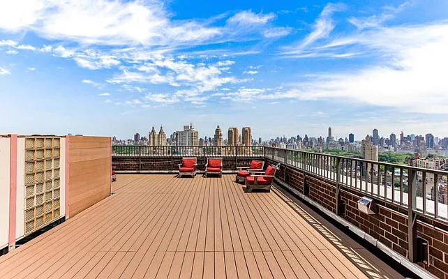 Sold by Compass | media 7