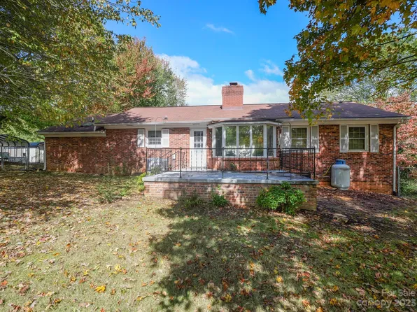 50 New Salem Rd, Swannanoa, NC 28778