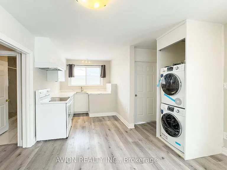 443 Fernleigh Cir N — Photo 3