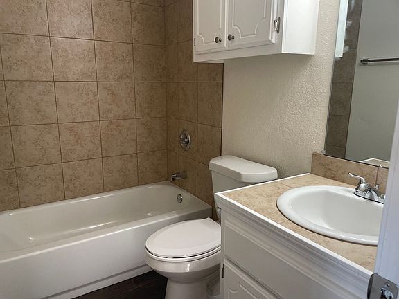 4th image of 1407 Glen Oaks Ct #1