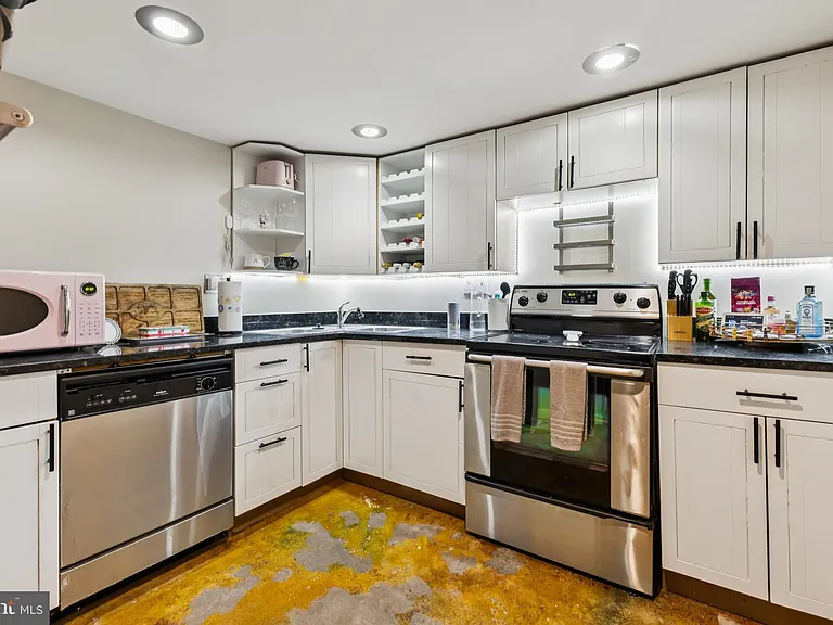 226 Rhode Island Ave NW — Photo 32