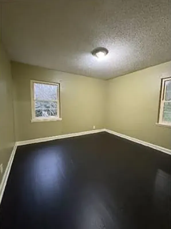 4 bed, 1.5 bath, 1880 sqft, $1,300 — Photo 3