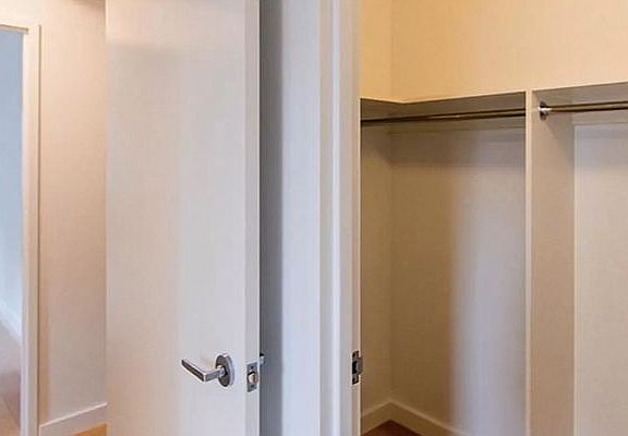 5th image of 222 E 39th St APT 10D
