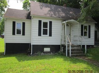 720 6th St, Rosiclare, IL 62982