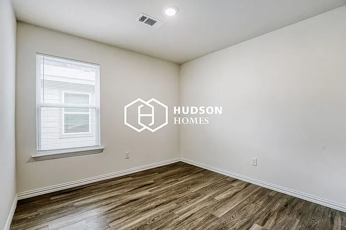 708 Henderson St — Photo 8