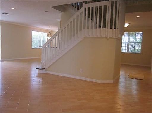 3rd image of 827 Vista Meadows Dr