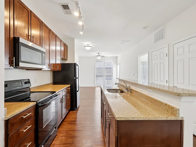 Catherine 36 Apartments — Photo 19