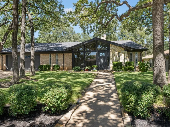 712 Thousand Oaks Dr, Hurst, TX 76054
