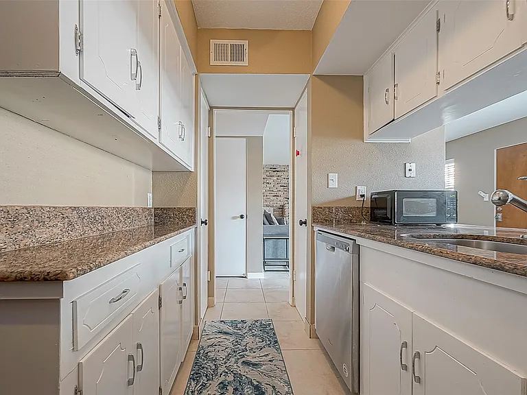2101 Fountain View Dr #19 — Photo 19