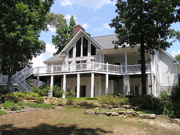 3rd image of 297 Woodhaven Ln