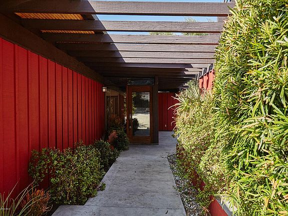 2nd image of 1220 Sunny Oaks Cir