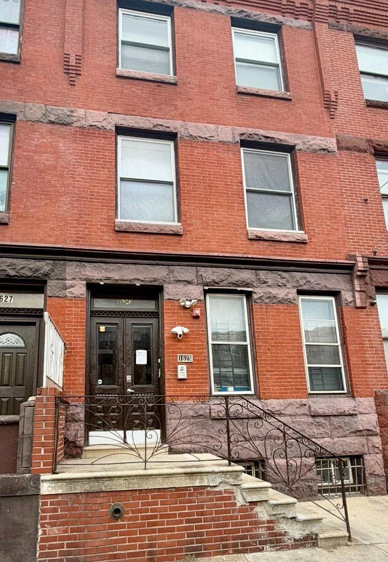4 bed, 2.0 bath, 3666 sqft, $1,675 — Photo 1
