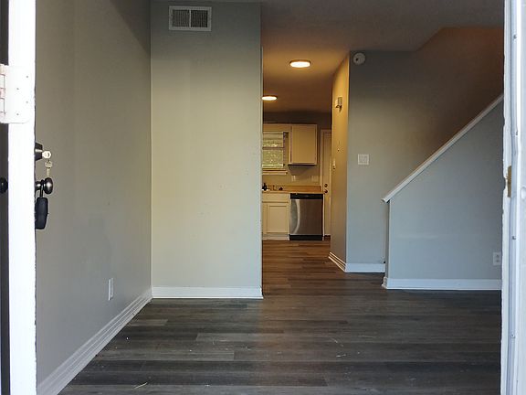 5th image of 108 Kingsbury Ct APT B