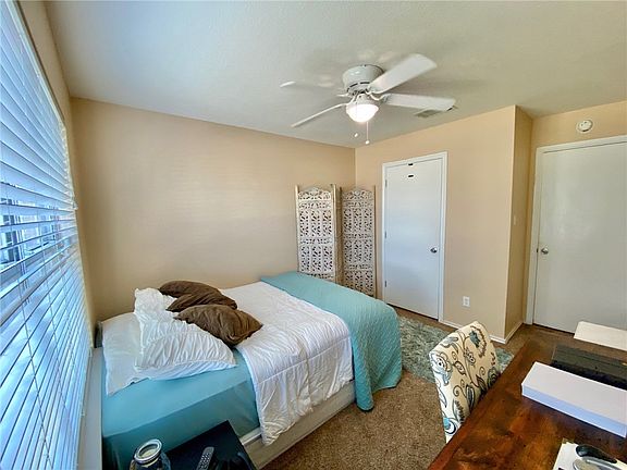 5th image of 230 Brown St