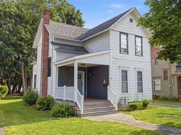 9 Lincoln Ave, Le Roy, NY 14482