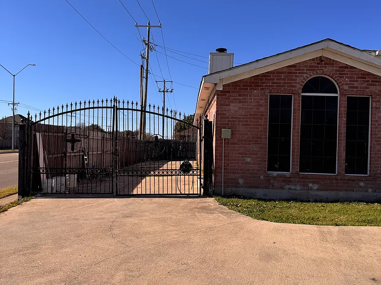 7428 Laurelhill Ct S — Photo 11