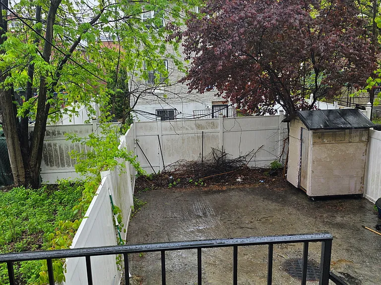 1032 E 212th St — Photo 12