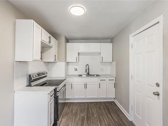 5th image of 3920 Spruce Ave