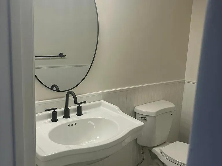 530 E Kerry Ln — Photo 14