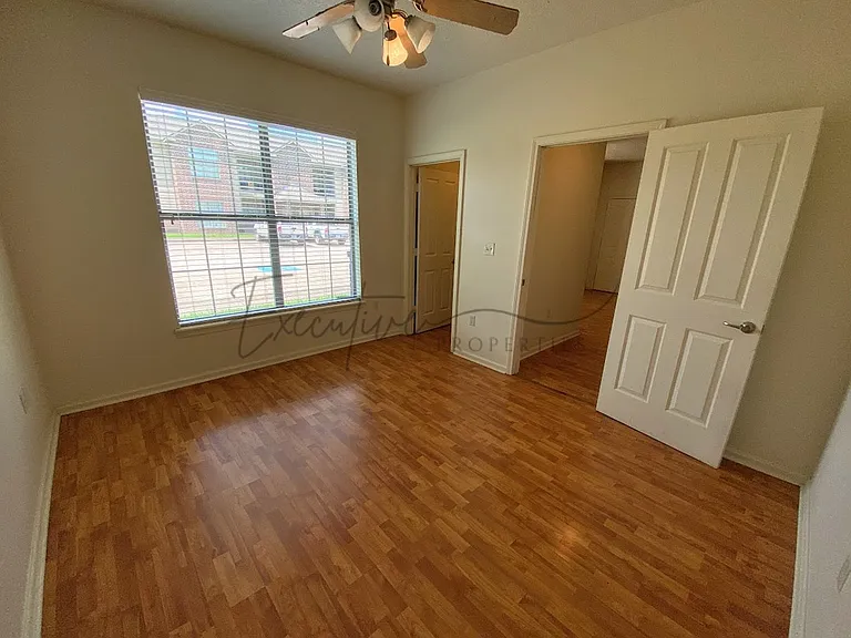 311 E Hale St — Photo 15