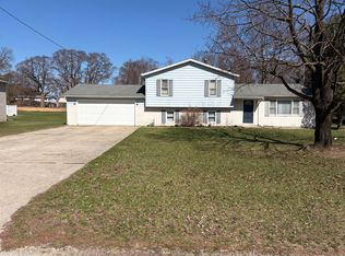 3430 E South Country Ln, Knox, IN 46534
