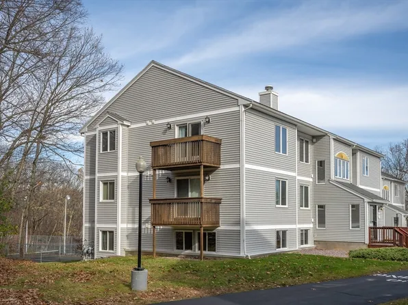 330 Sunderland Rd Unit 35, Worcester, MA 01604