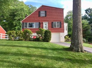 52 Sky Top Dr, Pleasantville, NY 10570