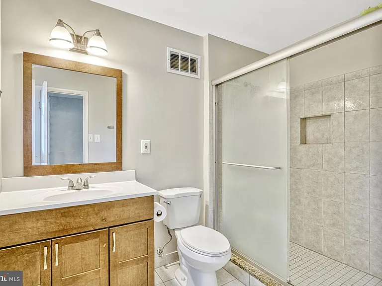 5021 Fleming Dr — Photo 32