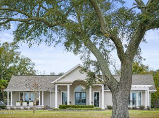 925 E Scenic Dr, Pass Christian, MS 39571