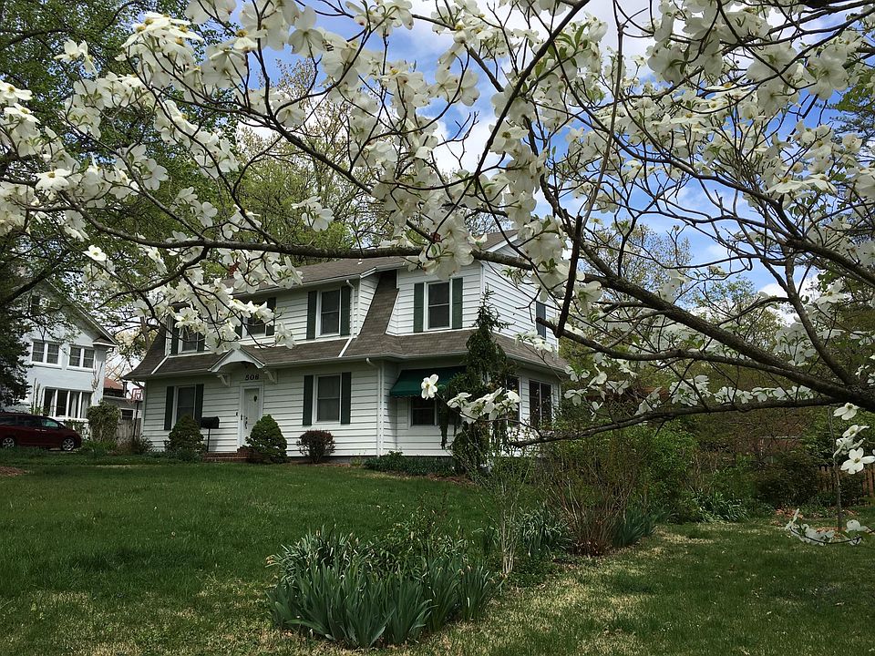 Unique rental availability in lovely, established neighborhood