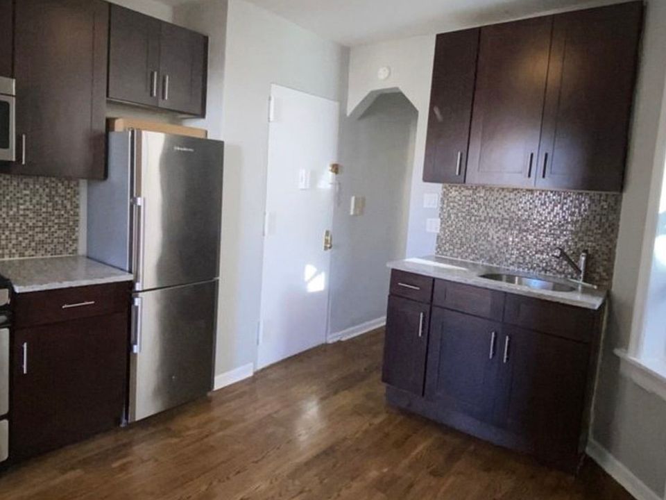 1st image of 324 E 109th St #14A