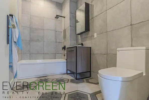 Rented by Evergreen Apartments BK | media 28