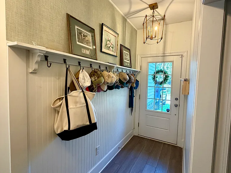 215 Coachman Dr — Photo 2