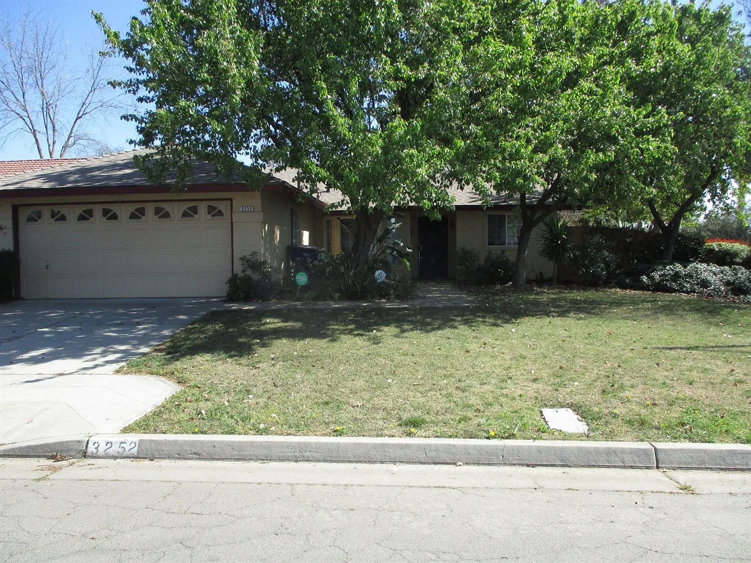 3252 N Dante Ave photo 1