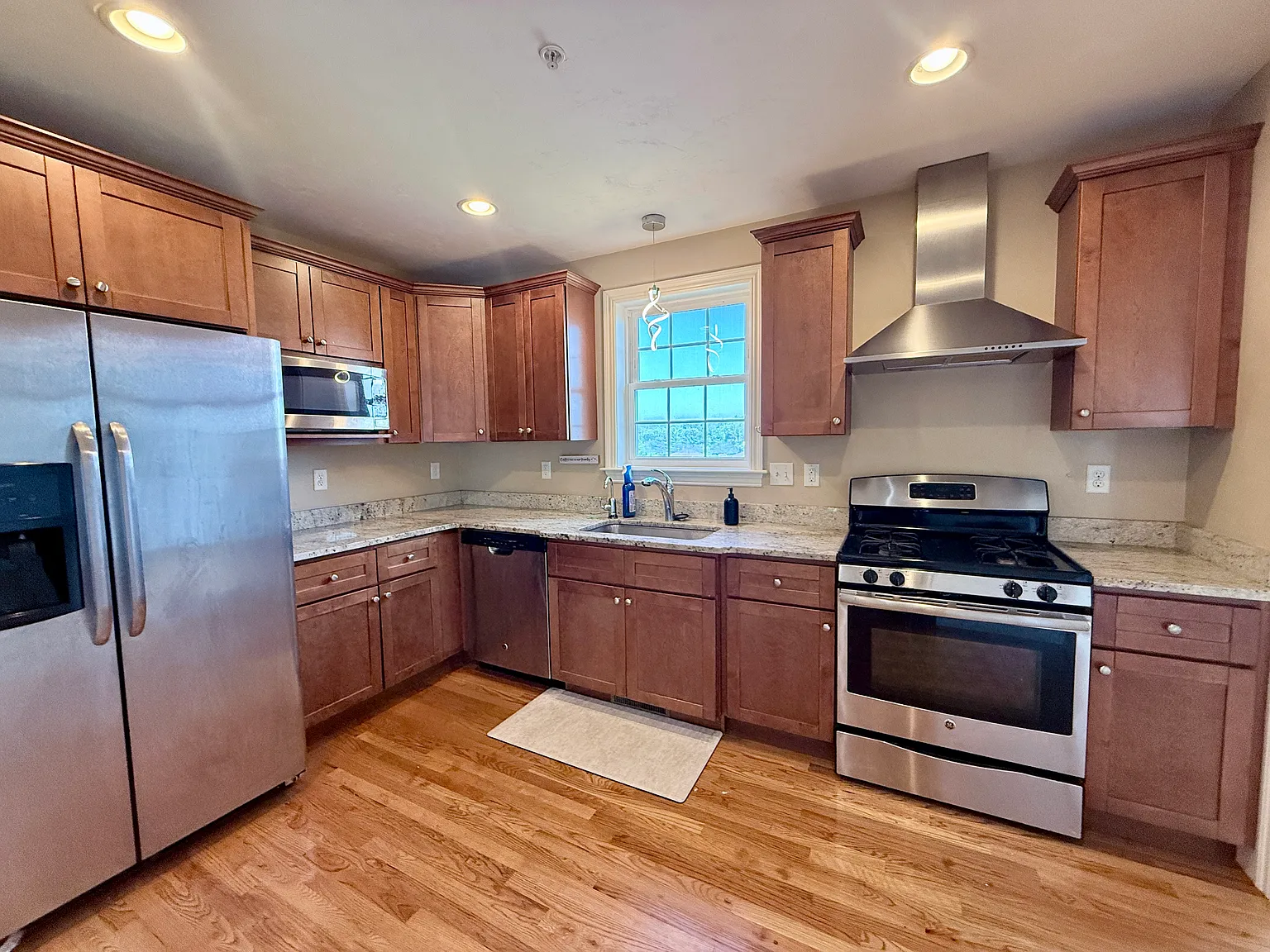 2 bed, 1.5 bath, 1619 sqft, $3,500 — Photo 2