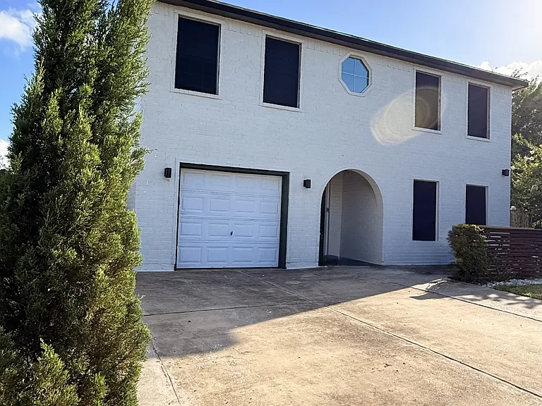 502 Chapote Ave — Photo 1