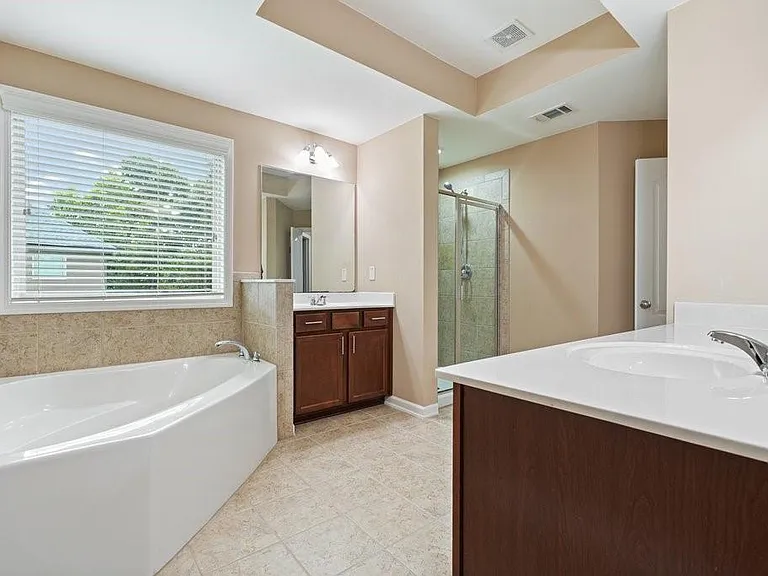 1010 Chelsey Way — Photo 46
