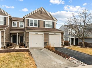 732 Woodewind Dr, Naperville, IL 60563