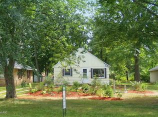 1612 Woodlawn Ave, Holland, MI