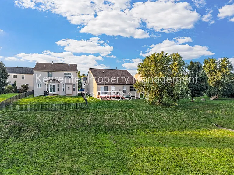 357 Della Dr — Photo 32