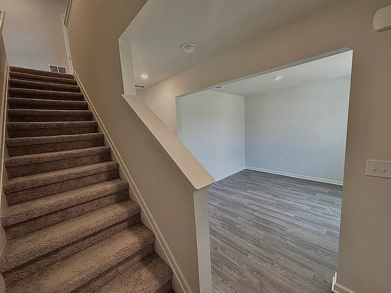 308 London Ct — Photo 2