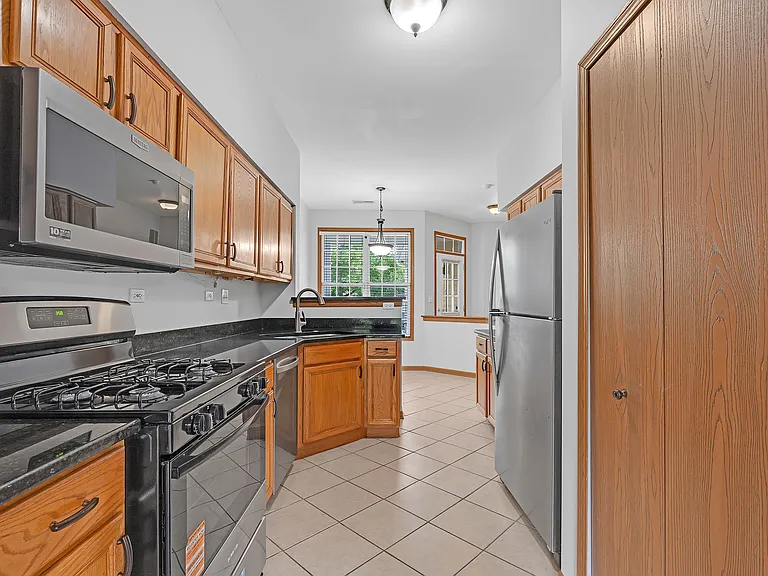 989 Sheridan Cir — Photo 5